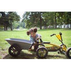 Buzzy Trailer de BERG - Remolque Buzzy niña junto a berg